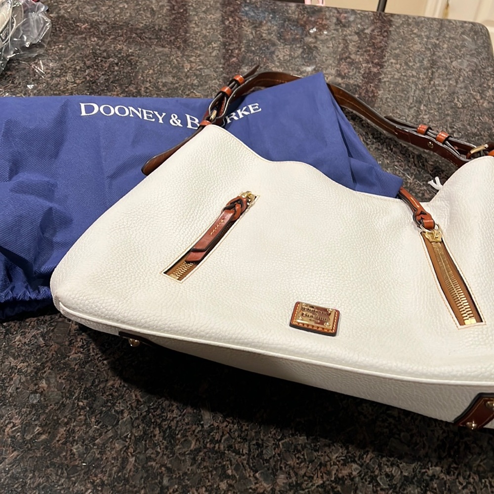 Really cute Dooney and Bourke purse in perfect condition